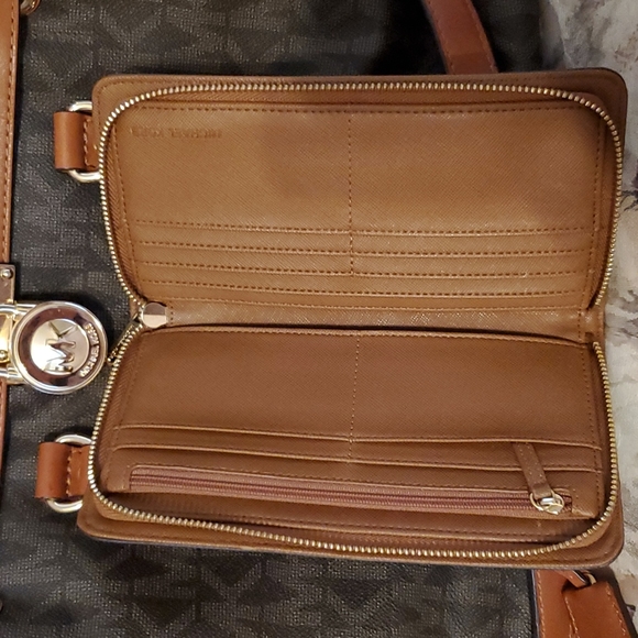 Michael Kors Handbag Set - Picture 15 of 15